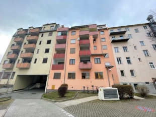 Ein Bild, das Gebude, Himmel, drauen, Apartmentgebude enthlt.

Automatisch generierte Beschreibung